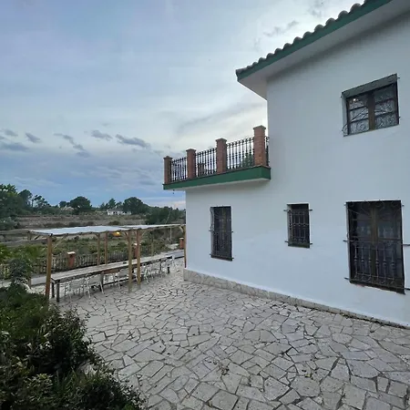 Spacious House + Pool