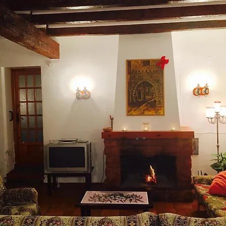 Spacious House + Pool Tortosa