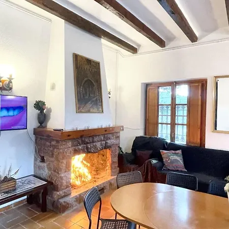Spacious House + Pool Tortosa