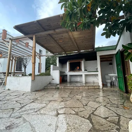 Spacious House + Pool