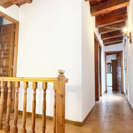 Spacious House + Pool Tortosa