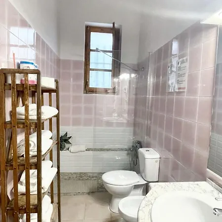 Сasa de vacaciones Spacious House + Pool Tortosa