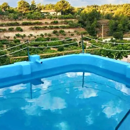 Spacious House + Pool Tortosa